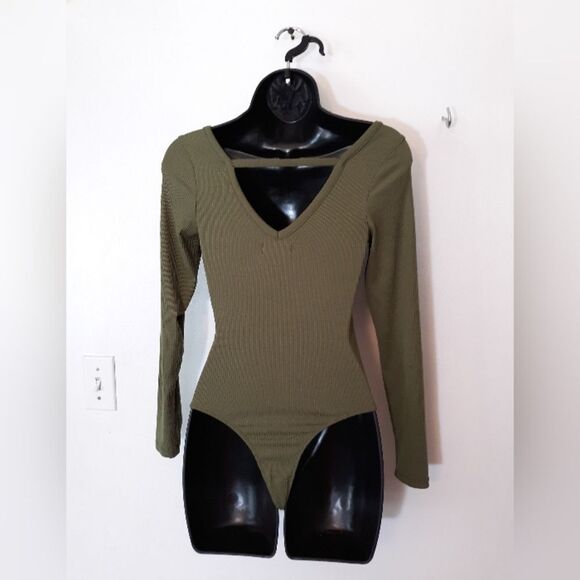 Full Circle vneck lace trim bodysuit - Picture 5 of 7